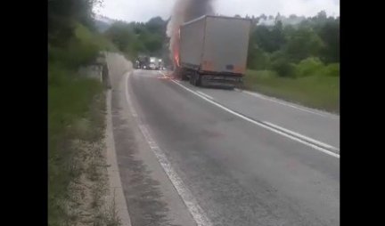 VATRA "PROGUTALA" KAMION! Užasan požar na putu između Nove Varoši i Prijepolja (VIDEO)