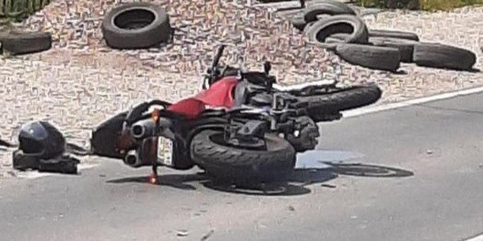 TEŠKA SAOBRAĆAJKA U BARIČU! Povređen motociklista