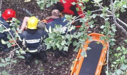 NEZGODA U UŽICU! Mladić (22) pao sa betonskih blokova u šiblje, spasili ga vatrogasci (FOTO)