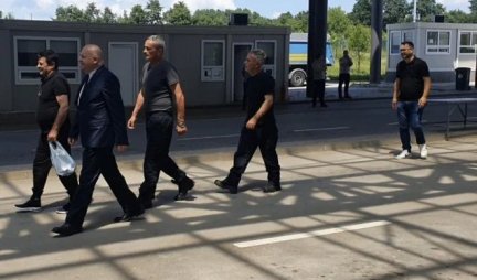 (VIDEO) DOBRO SMO, DOBRO... Trojica tzv. kosovskih policajaca predati na Merdaru prištinskim vlastima