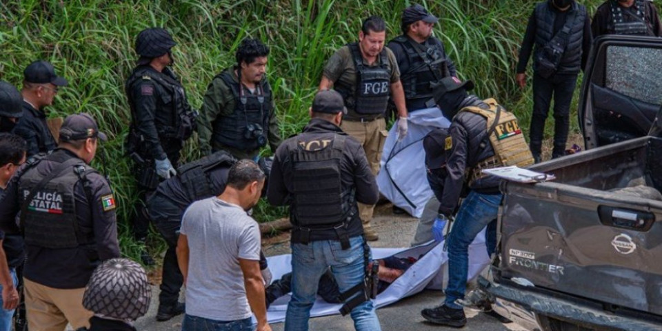 Presreli ih kamioni sa naoružanim ljudima! Kidnapovano 14 policajaca na auto-putu u južnom Meksiku, evo ko stoji iza otmice