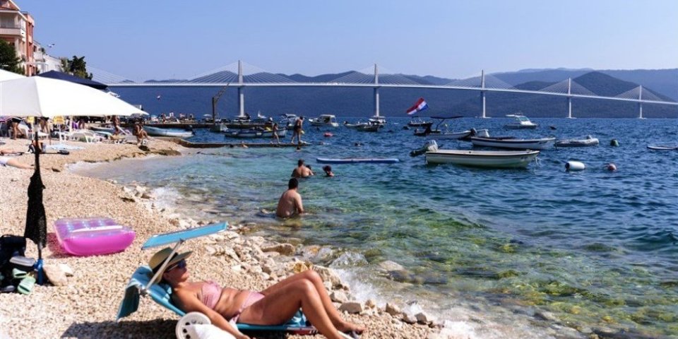 Hrvati se hvataju za glavu: Cene divljaju, a nešto čudno se dešava sa turistima na početku letnje sezone!