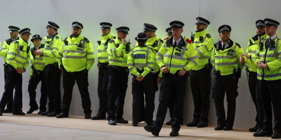 Britanija strahuje od nereda! Policija dobila široka ovlašćenja, uvedene drakonske kazne!