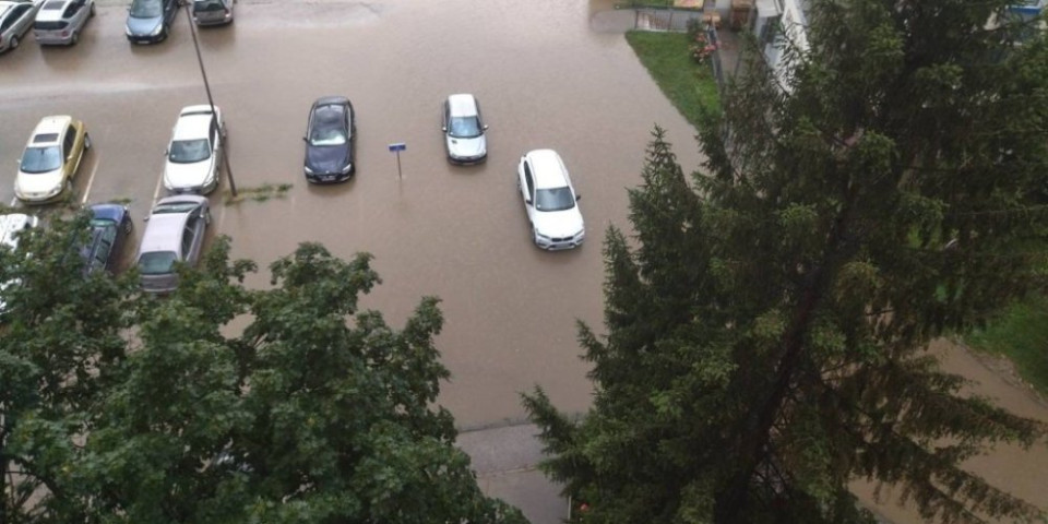 Nezapamćeno nevreme pogodilo Zapadnu Srbiju: Potop u Priboju i Užicu (FOTO, VIDEO)