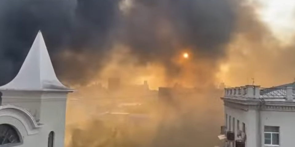 Požar u Moskvi! Poznati restoran Puškin u plamenu, stotinu ljudi evakuisano (VIDEO)