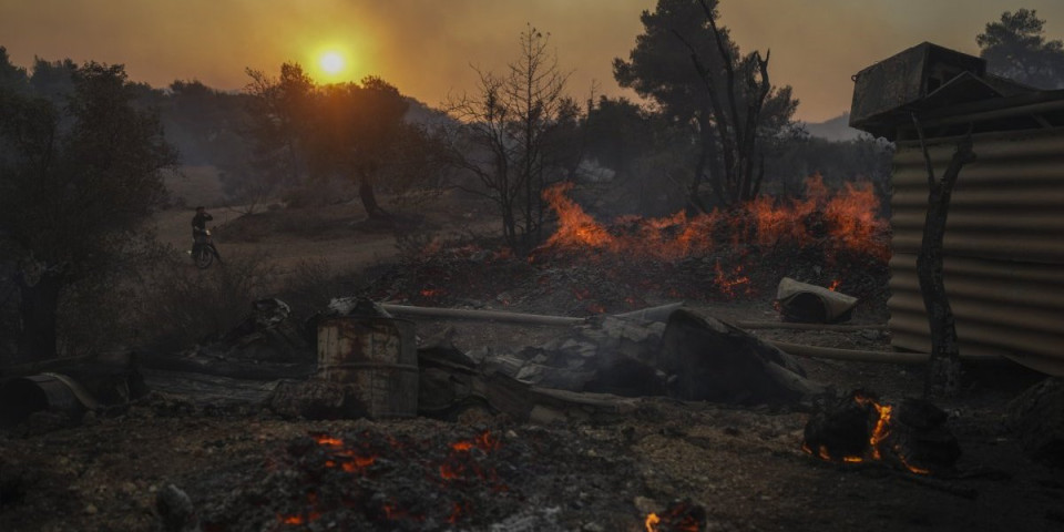 Požari u Grčkoj jenjavaju, ali se strahuje od novih žarišta. Micotakis: Teška vremena još nisu iza nas!
