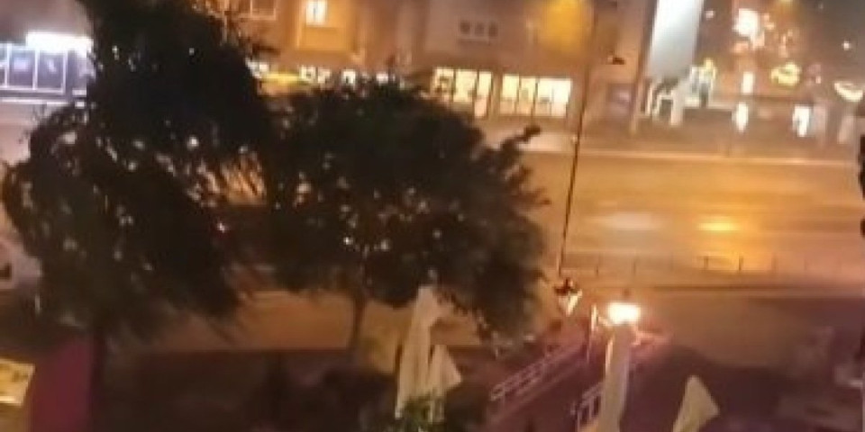 Kataklizma u Novom Sadu! Superćelijska oluja paralisala grad, vetar podiže krovove (FOTO, VIDEO)