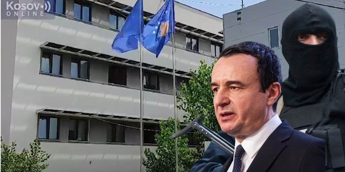 Priština ne prestaje da provocira! Kurtijevi specijalci postavili dve zastave lažne države Ispred opštinske zgrade u Mitrovici