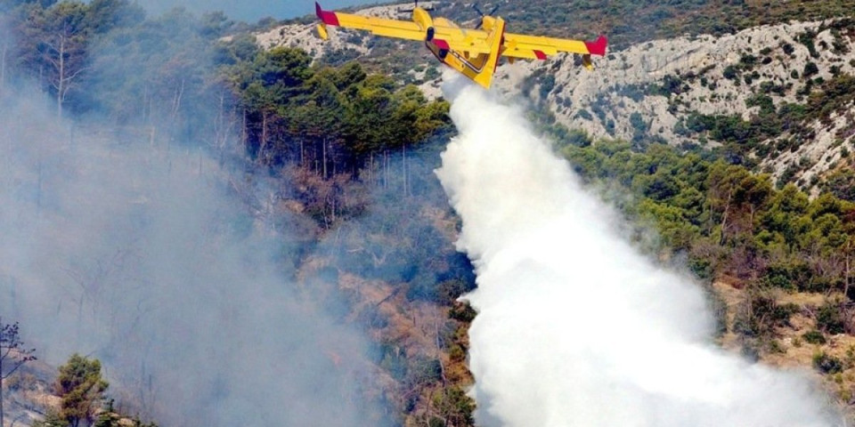 Požari besne u Hrvatskoj: Vatra se brzo širi kod Dubrovnika, eksplodiraju mine, vatrogasci se bore da ugase plamen!