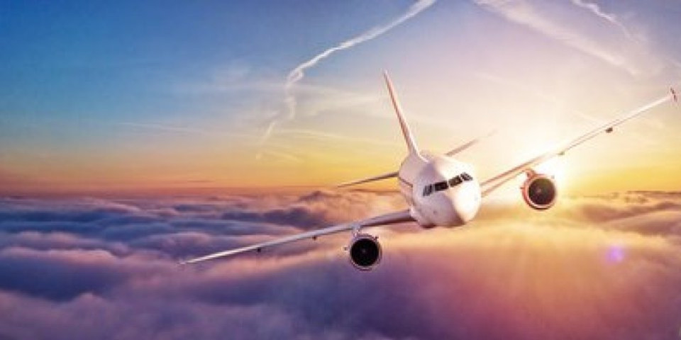 Putnik zapevao u avionu, a putnici tražili povraćaj novca od avio-kompanije (VIDEO)
