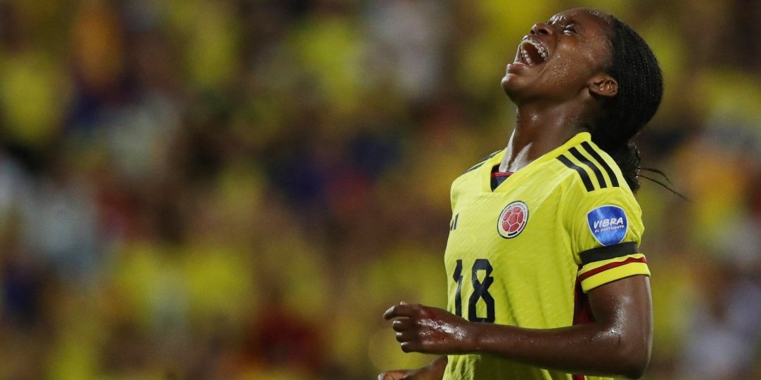 Mlada fudbalerka Kolumbije kolabirala na treningu! (VIDEO)