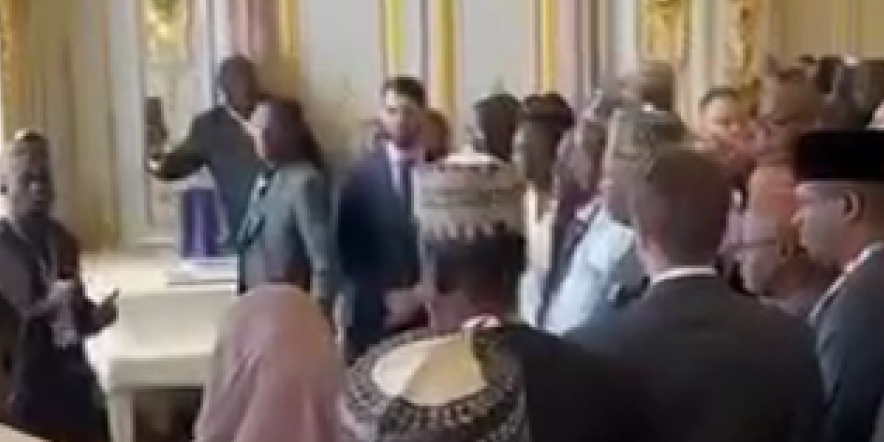 Pustite ton! Hit snimak iz Sankt Peterburga - šta pevaju Afrikanci koji su došli kod Putina! (VIDEO)