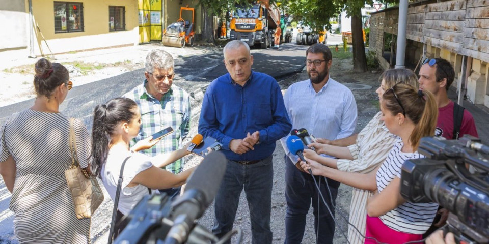 Subotica: Gradonačelnik Bakić obišao radove na rehabilitaciji i proširenju kolovoza u Ivangradskoj ulici