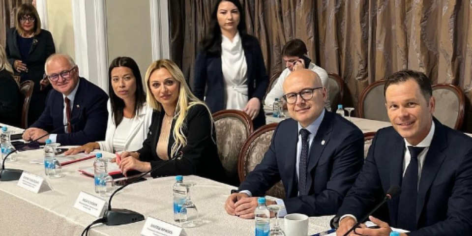 Ministar Mali objavio fotografiju! Ovako je na sastanku vlada Republike Srbije i Republike Srpske u Banjaluci (FOTO)