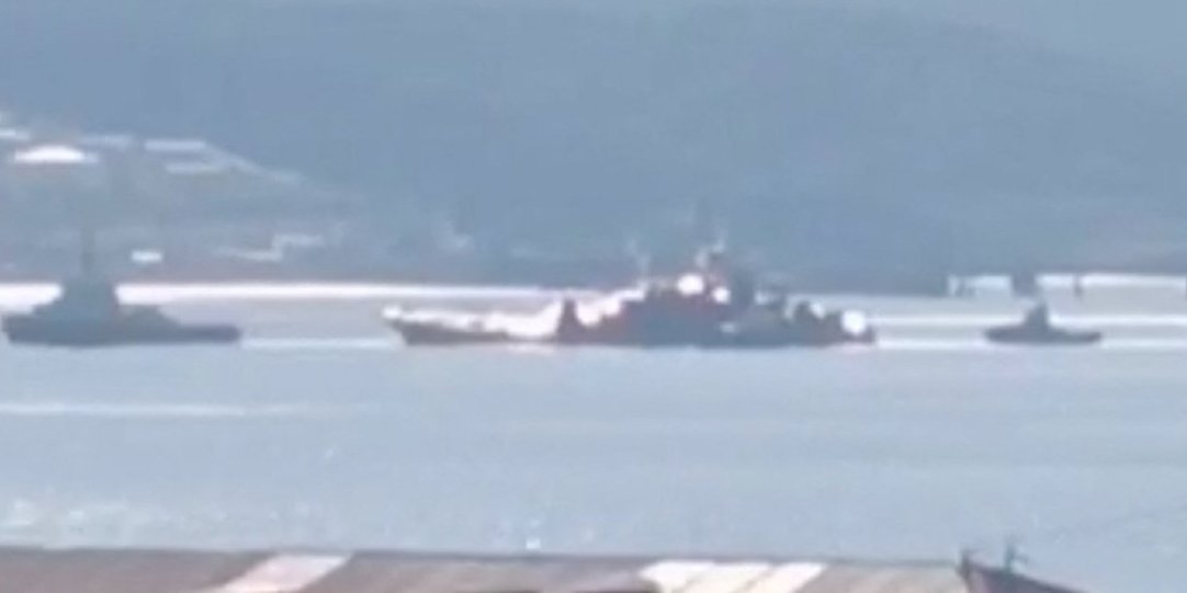 Šok u Crnom moru! Ukrajinske kamikaze pogodile ruski desantni brod kod Novorosijska?! (VIDEO)