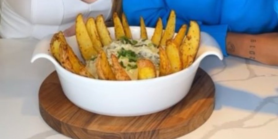 Hrskavi krompir i meso u sosu od pavlake! Ručak zbog kojeg ćete polizati tanjir (VIDEO)