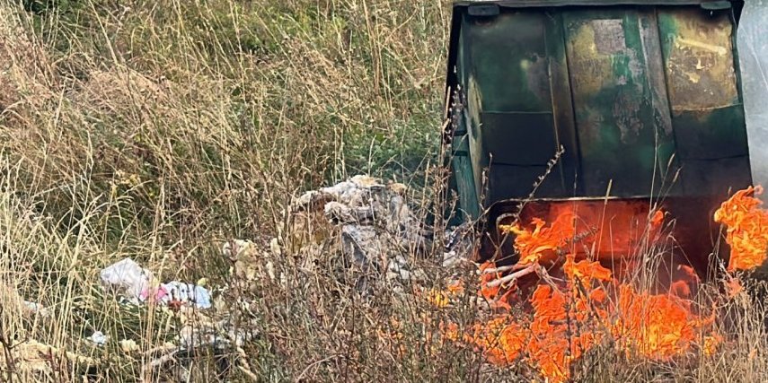 (FOTO) Brutalan vandalizam u srpskom selu! Gust dim prekrio sve, celim selom se širi smrad