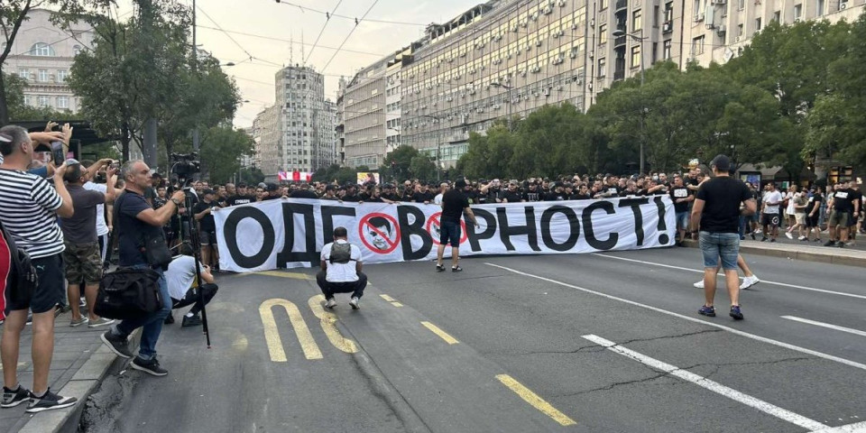 Počeo protest navijača Partizana - stigao i Vujošević! (VIDEO)