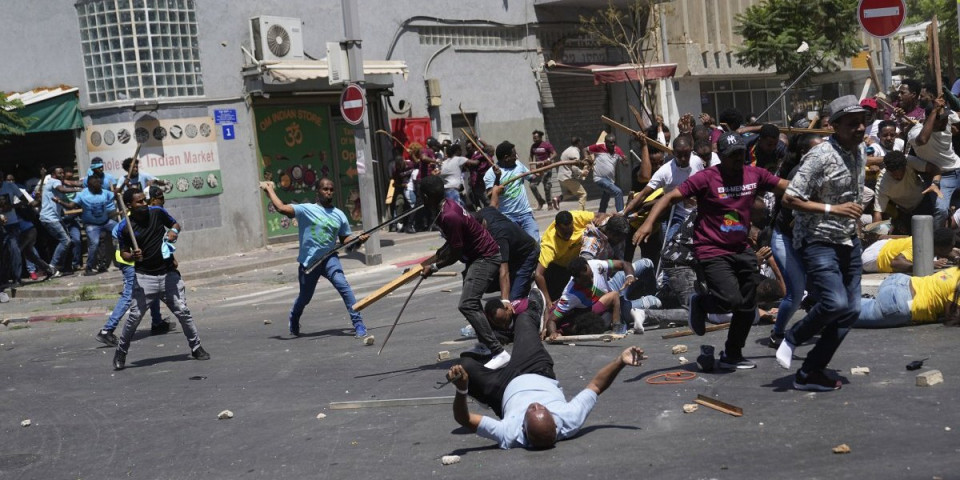 Ulični rat na ulicama Tel Aviva! Krvavi obračun između Eritrejaca  i policije, više od 100 povređenih (FOTO)