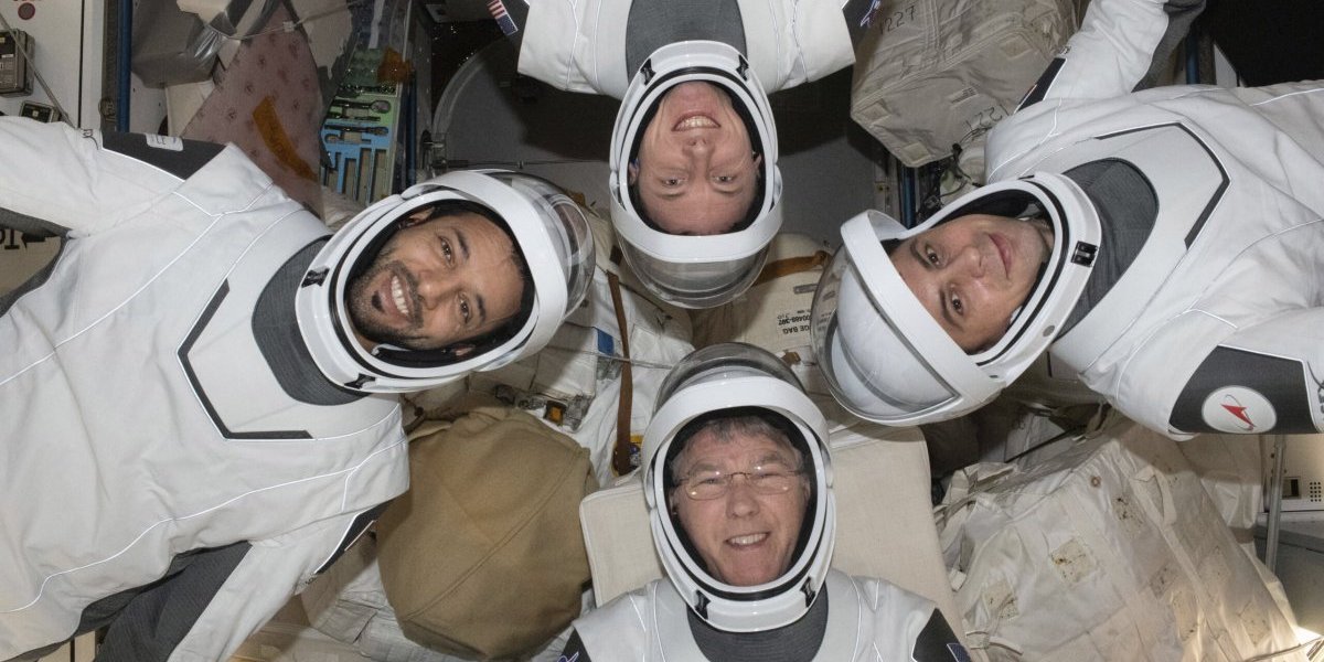 (VIDEO/FOTO) Posada Spejseks sletela kući: Posle 6 meseci provedenih u svemiru četvorica astronauta se bezbedno vratila na Zemlju!