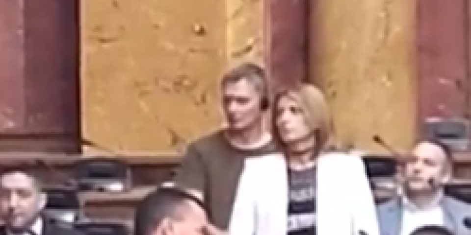 Novi snimak iz Skupštine! Tanasković je Tepić sa Ali-ekpresa, isto ponašanje, samo druga osoba! (VIDEO)