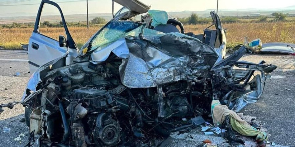 Četvrta žrtva udesa u Grčkoj! Putnik iz automobila, koji se zakucao u dabldeker sa srpskim turistima, preminuo u bolnici