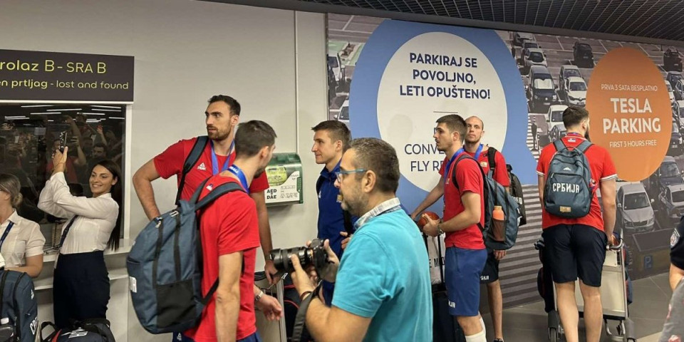 Srpski košarkaši zagrmeli: Ponosni smo i srećni! (VIDEO)