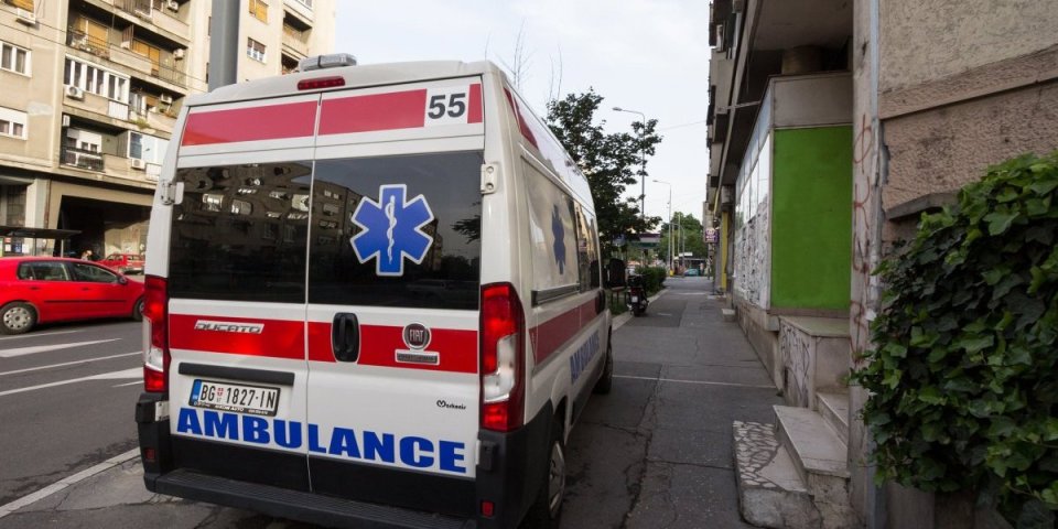 Saobraćajka u Beogradu: Povređena žena, intervenisala Hitna pomoć