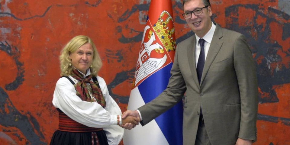 (FOTO) Vučić primio akreditivna pisma ambasadora Norveške, Finske i Kambodže
