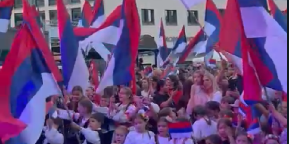 (VIDEO) Zaviorile se trobojke u Frankfurtu! Milićević: Srbi u dijaspori imaju podršku matice!