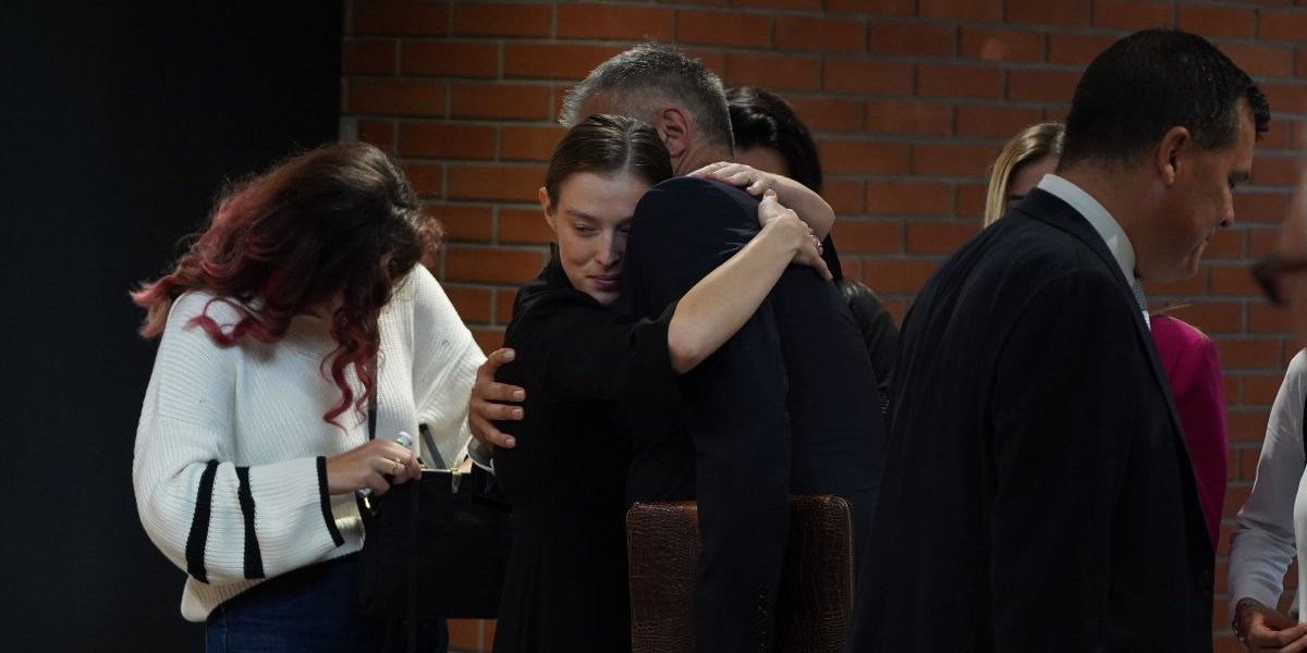 Potresne scene u Palati pravde! Milena Radulović u suzama grli oca nakon haosa u sudnici (FOTO)