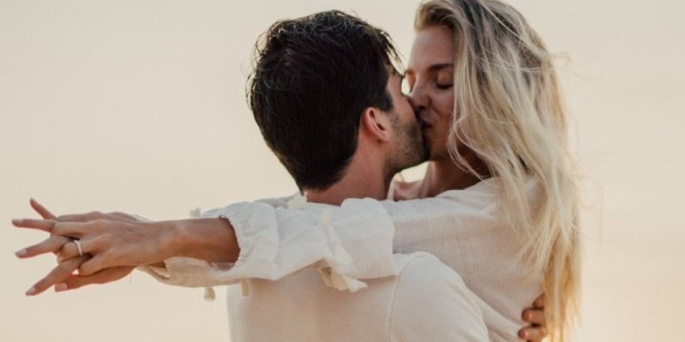 Poljubac u vrat, čelo ili francuski! Vrste poljubaca i njihova značenja - evo šta vam poručuje osoba koja vam se dopada