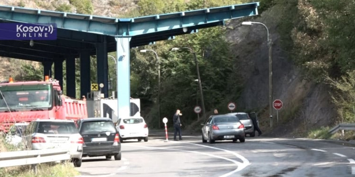 Jarinje zatvoreno iz pravca Raške ka Leposaviću - Naoružani policajci i oklopna vozila na magistralnom putu