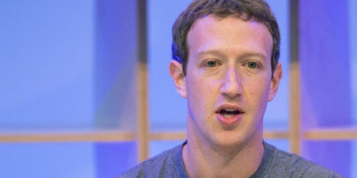 Vlasnik Fejsbuka se usmrdeo u sivoj majici i to iz jednog razloga! Znate li zašto milijarder nosi stalno isti komad odeće?!