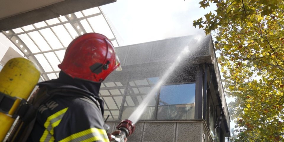 Otkrivamo uzrok požara na Vračaru: 8 vatrogasaca intervenisalo
