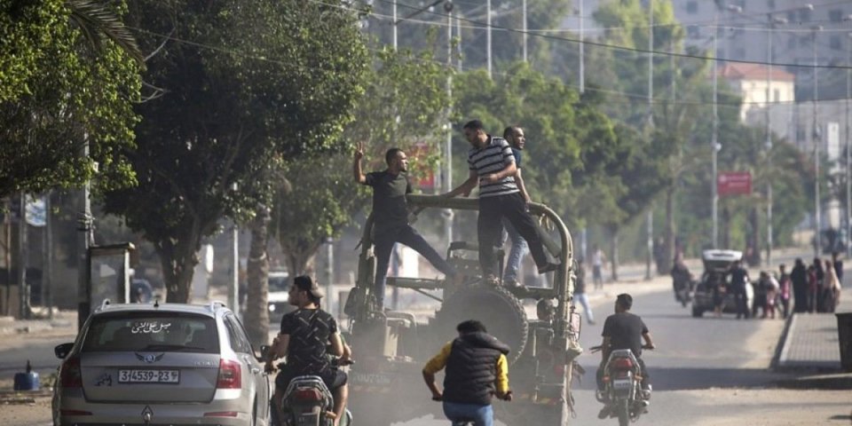Hamasova "Oluja Al Aksa" ne ostavlja ništa za sobom u 10 oblasti Gaze! Uključili u borbu i paraglajdere