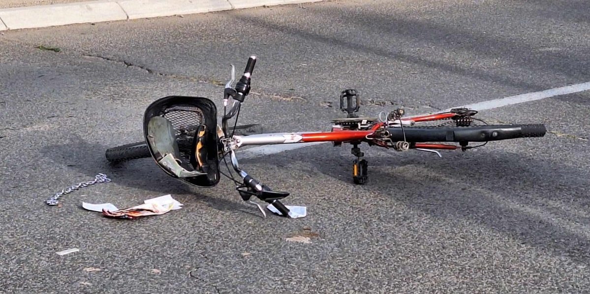 Kombi udario bicikl: Nastrdao biciklista kod Sente