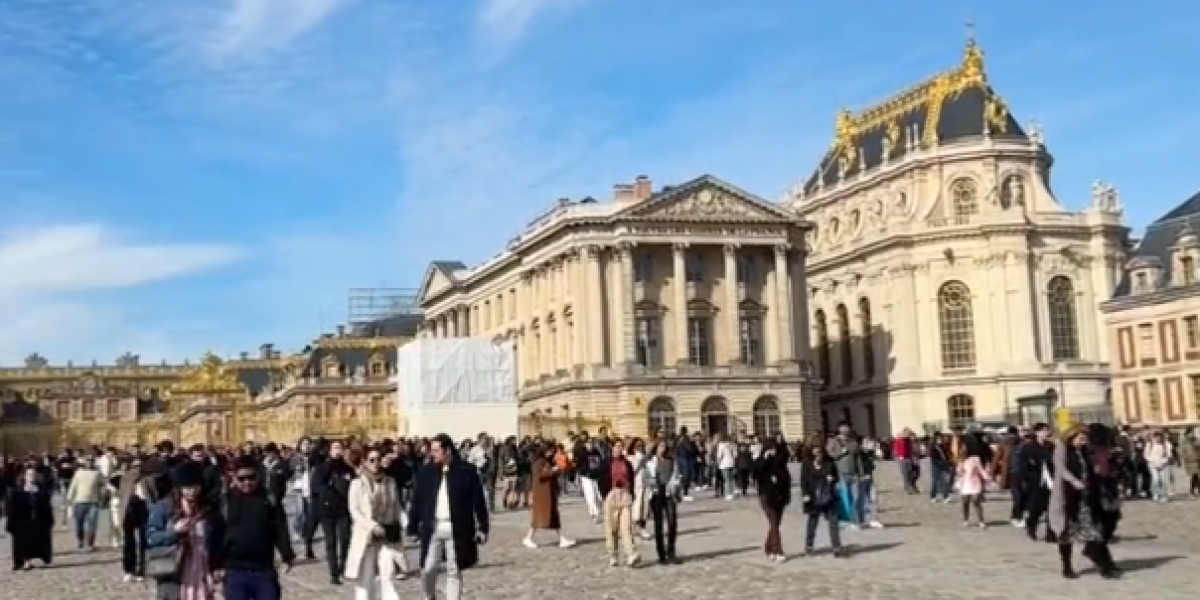 (VIDEO) Nova drama u Parizu: Posle aerodroma, ponovo hitno evakuisana Versajska palata, primili jezive pretnje!
