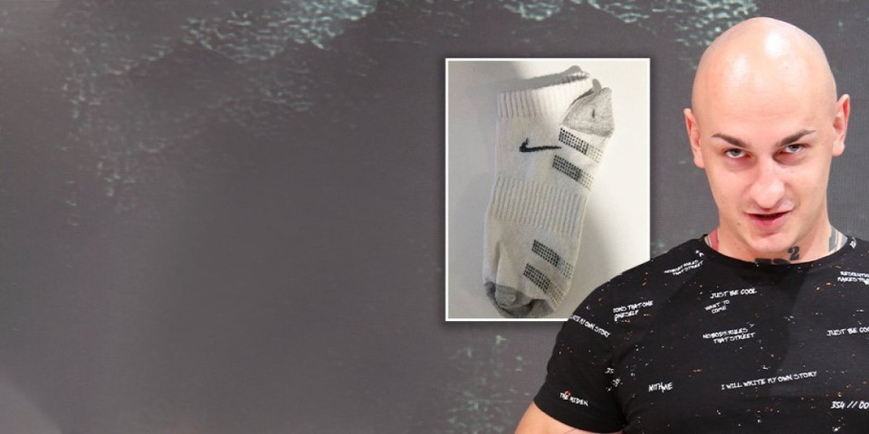 Prodaje se prljava čarapa Desingerice za 250 evra! Korišćena je za njegov "performans" u Budvi