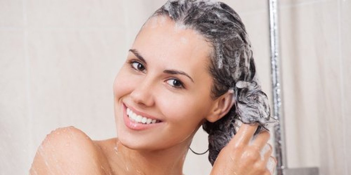Suva i bez sjaja, brzo se masti! Hitno menjajte šampon - 5 grešaka koje pravite kada perete kosu