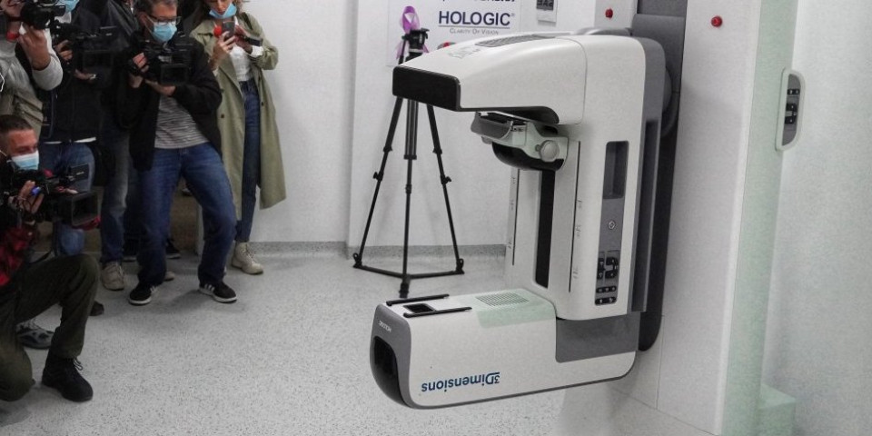 Vučić danas uručio digitalni mamograf Opštoj bolnici! Pogledajte prve slike aparata u Leskovcu (FOTO)