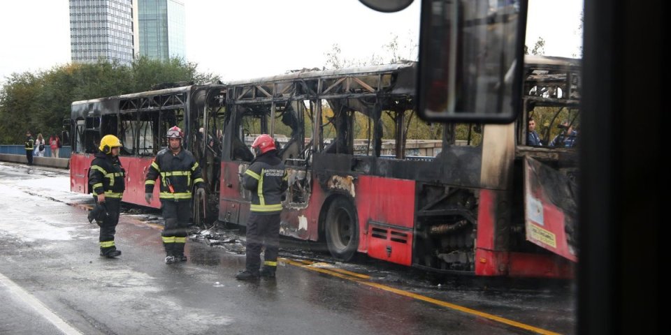 Požar bukti u autobusu! Užas u Vranju