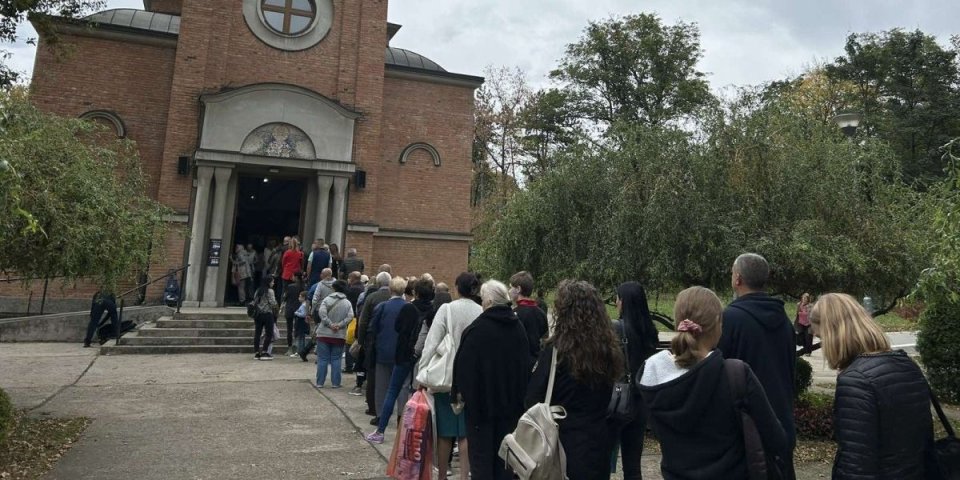 Red i pred crkvom! Beograđani se mole Svetoj Petki