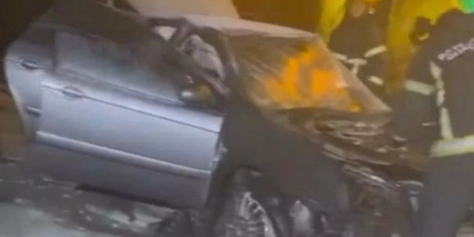 Povređene dve osobe! Detalji teške nesreće na Karaburmi: Vozač "citroena" se zakucao u autobus (VIDEO)