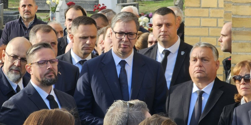 Vučić i Orban velikim rečima ispratili Pastora na večni počinak! Reka ljudi se oprostila od Ištvana (FOTO/VIDEO)