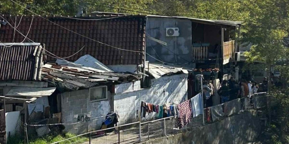 "Majka se slomila kada je saznala da joj je dete nastradalo!" Jeziv prizor u Železniku, gde je jutros izgorela baraka! (FOTO, VIDEO)