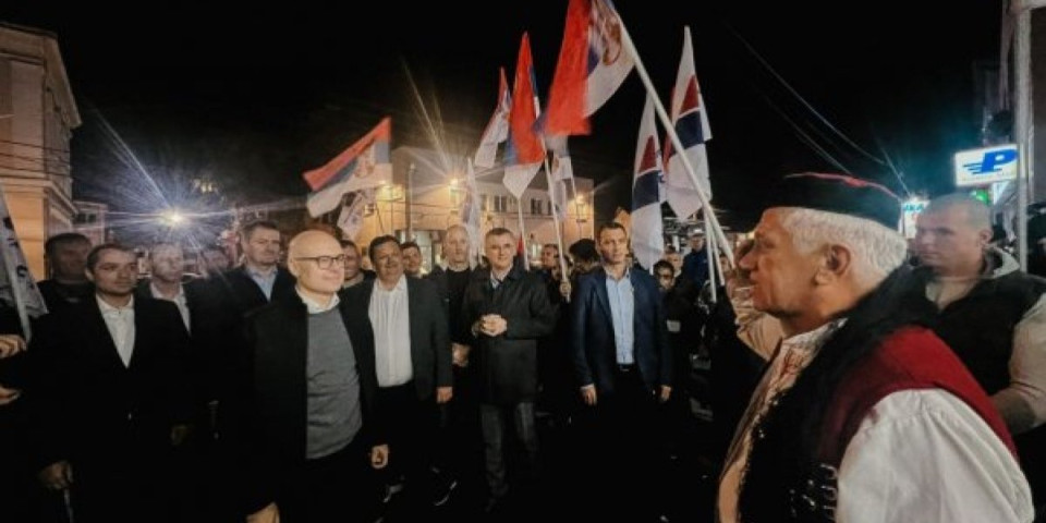 Vučević obišao nove stranačke prostorije SNS u Batajnici: Ovo su izbori gde odlučujemo kakvu Srbiju želimo