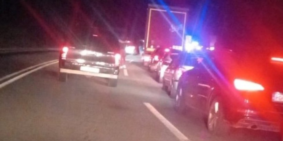Ima povređenih u saobraćajki kod Čajetine! Formirane ogromne kolone vozila iz oba pravca (FOTO, VIDEO)