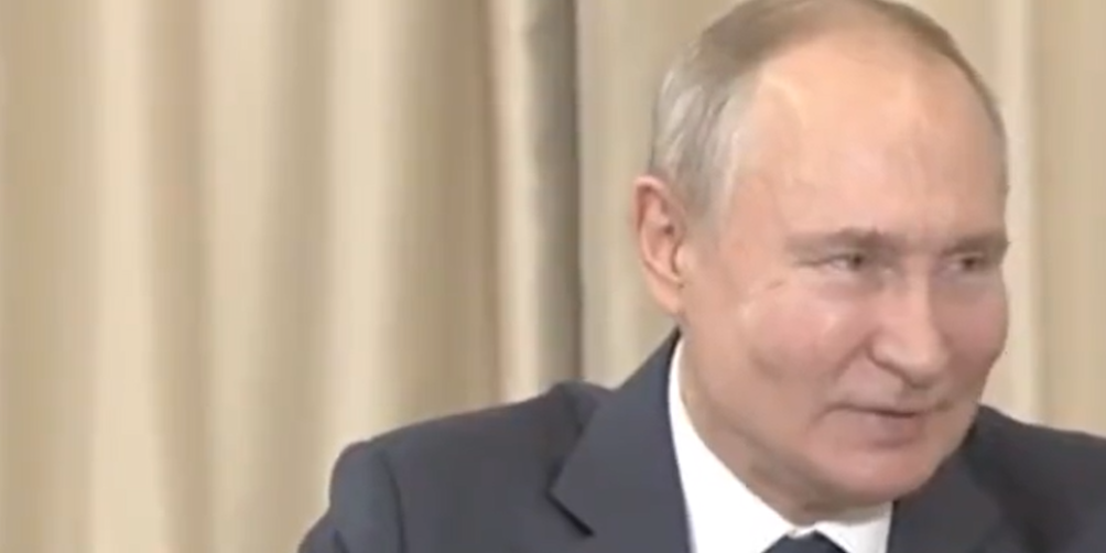 Najnoviji snimak Putina izazvao totalnu histeriju, šire se bizarne teorije, zbog ovog detalja eksplodirale mreže! (VIDEO)