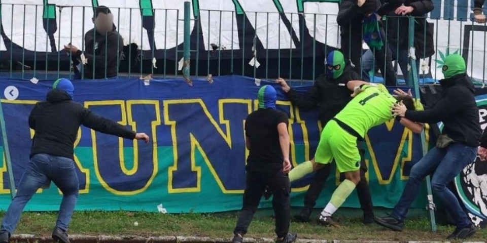 Ukinut pritvor mladiću osumnjičenom za divljanje na utakmici u Zemunu! Huligan sa fantomkom nokautirao golmana FK "Rad"